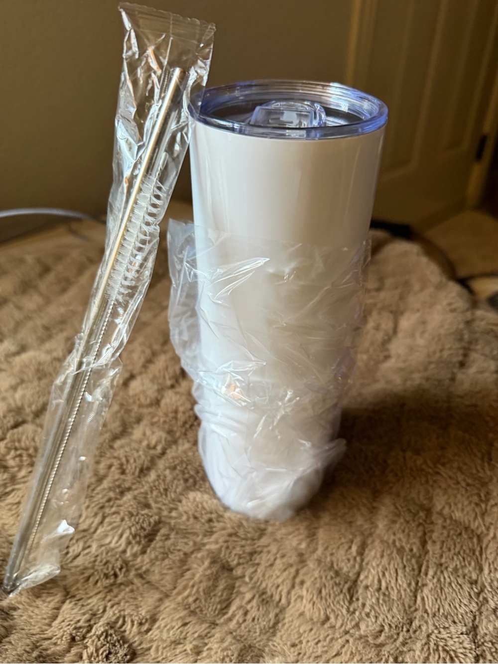 White Insulated Travel Tumbler with Clear Lid - Unbranded